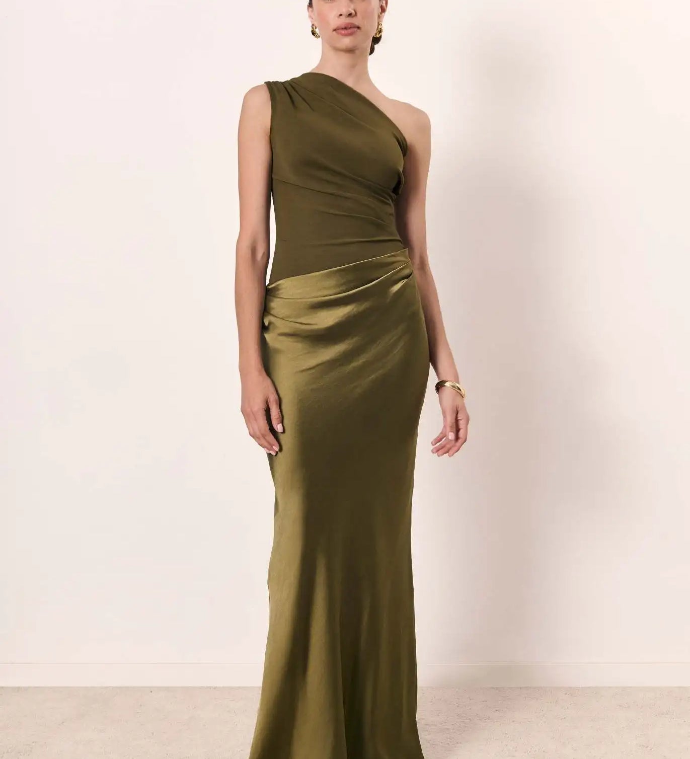 Sophia | Rochie Maxi din Satin cu Un Umăr
