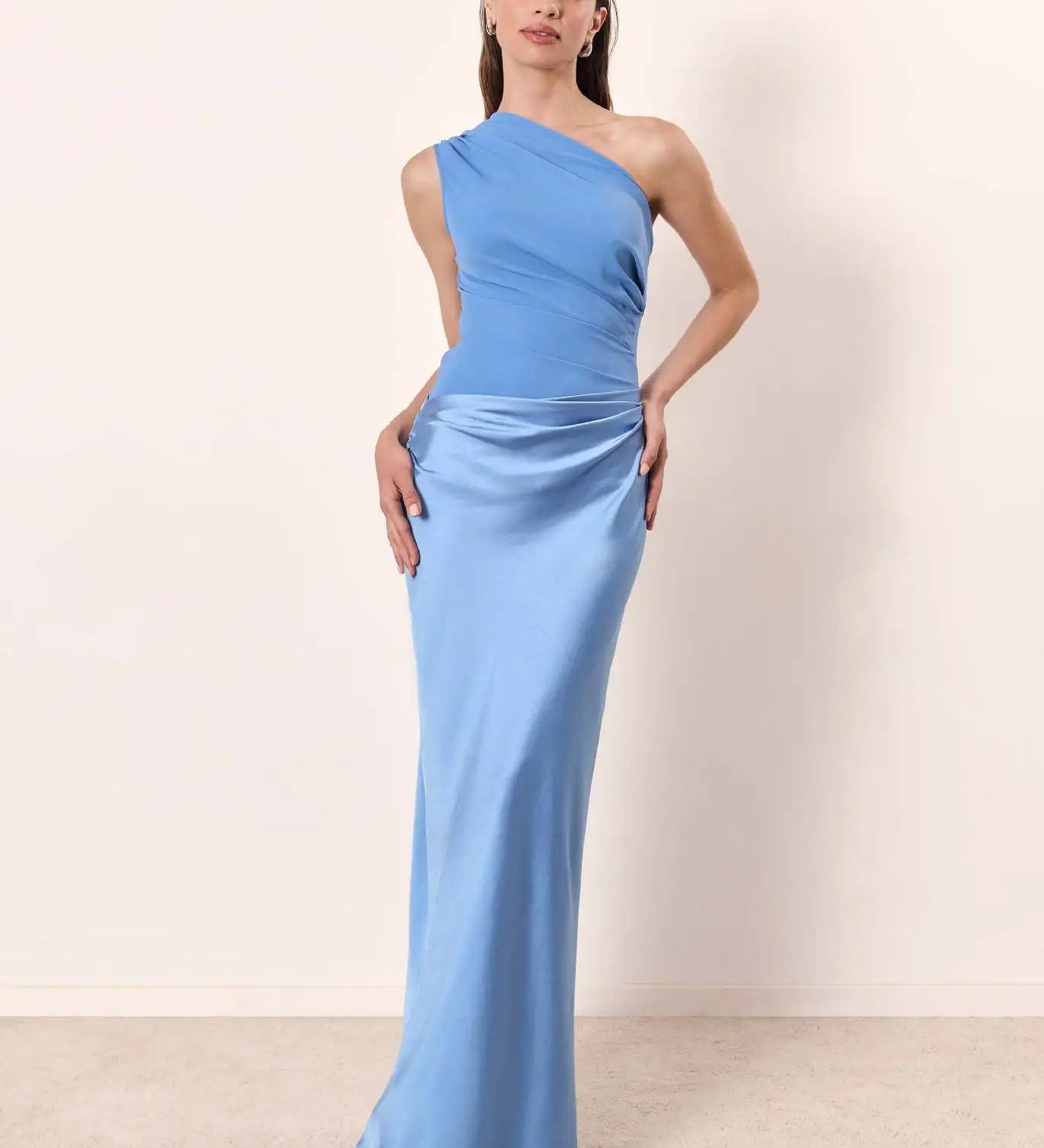 Sophia | Rochie Maxi din Satin cu Un Umăr